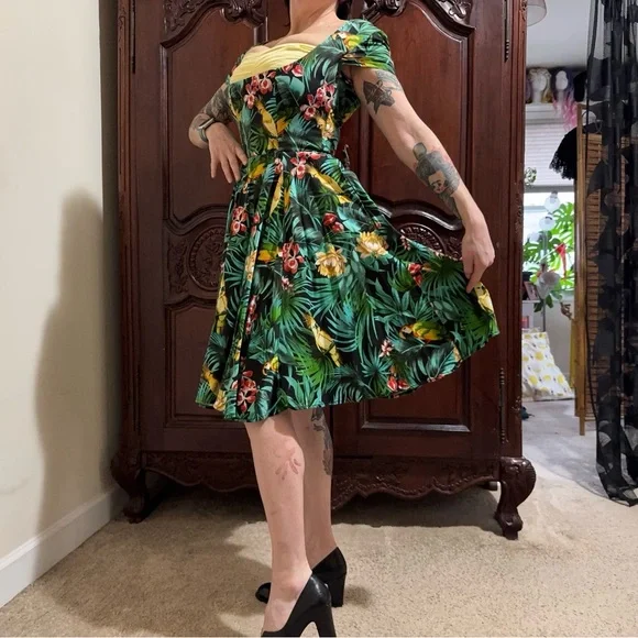 Laura Byrnes 2016 Pinup Girl Clothing Tropical Fit and Flare Dress size S - Picture 3 of 10